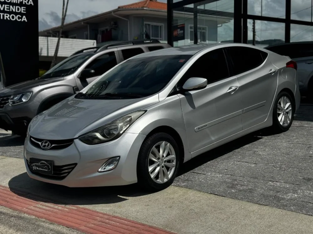 Hyundai Elantra GLS 1.8 16V Aut.